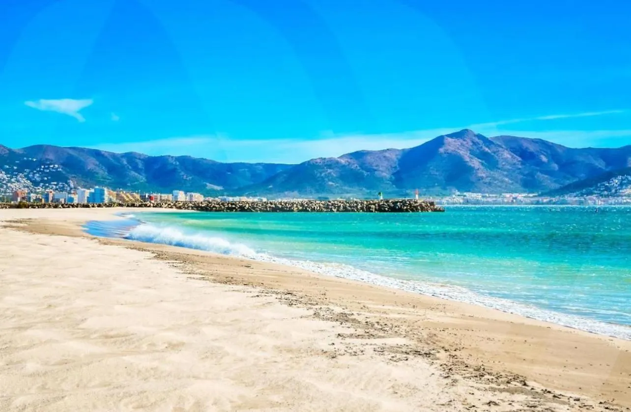 Apartamento Con Piscina Y Terraza Cerca Del Mar Empuriabrava Spanje